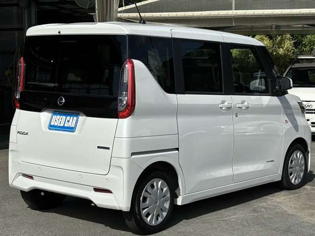 ★右斜め後ろからの一枚です★納車前にはバッチリ仕上げをしてご納車しております！商談時に小キズや線キズなど気になる所があればお気軽にご相談下さい♪内装の写真も是非ご覧ください♪