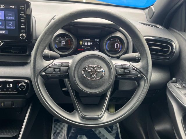 インテリアに合わせたデザインのステアリングは、運転される方のことも考え、運転しやすい形状、大きさです。是非一度、実際に触ってお確かめください。