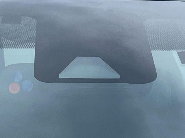 【トヨタセーフティセンス】走行中に前方の車両等を認識し、衝突しそうな時は警報とブレーキで衝突回避と被害軽減をアシスト。より安全にドライブをお楽しみいただけます。