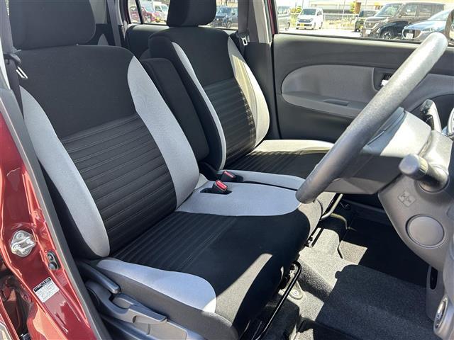 座り心地が良いシートなので長時間の運転でも快適にお過ごしいただけます。新品のフロアマットのご注文も可能です。掲載箇所以外にご希望の写真がございましたらお気軽にお問い合わせ下さい。