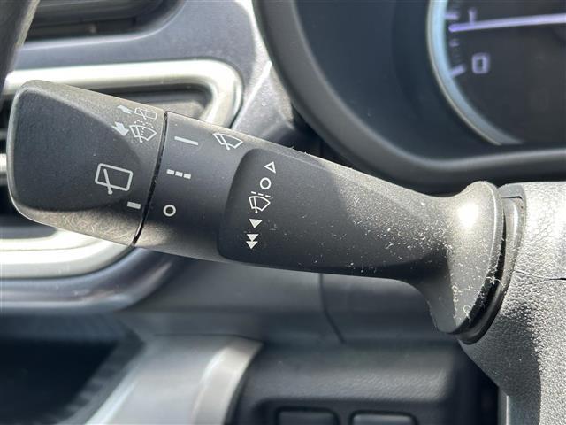 快適なドライブを楽しむための機能が装備されています！運転席から触れるので、使いやすいです！除菌プランいれていただくと、さらに清潔で安心していただけます！
