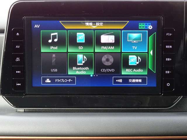 オーディオ一体型純正ナビです。　ラジオ、CD・フルセグTV、Bluetoothオーディオ接続が利用可能です。