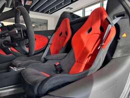 フロントリフター・マクラーレンアルカンターラLTインテリア・ジェットブラックナッパレザーシルフィニッシャー・10スポークシルバーホイール・セラミックブレーキ・黒キャリパー・白ロゴ