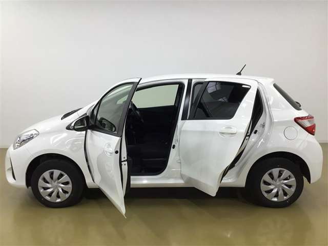 開口部が広く、乗り降りのしやすいお車です