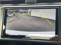 【バックカメラ】駐車時に後方がリアルタイム映像で確認できます。大型商業施設や立体駐車場での駐車時や、夜間のバック時に大活躍！運転スキルに関わらず、今や必須となった装備のひとつです！