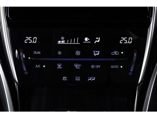 【エアコンまわり】　各操作スイッチなども使いやすい位置に配置されています。