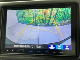 【バックカメラ】駐車時に後方がリアルタイム映像で確認できます。大型商業施設や立体駐車場での駐車時や、夜間のバック時に大活躍！運転スキルに関わらず、今や必須となった装備のひとつです！
