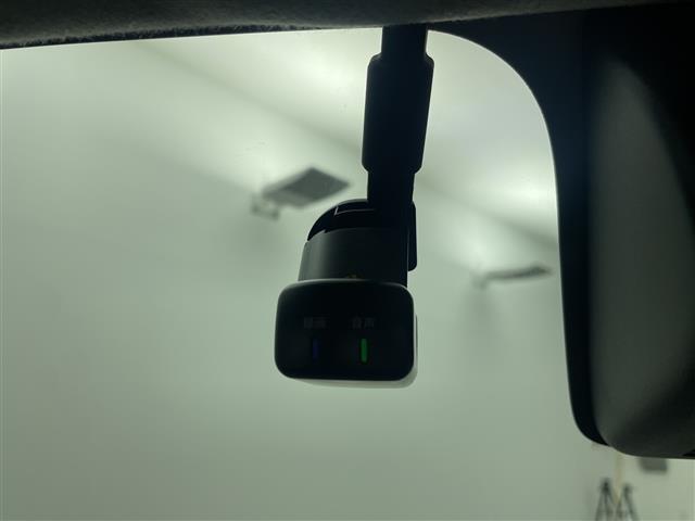 【ドライブレコーダー】映像・音声などの運転中の記録を残します。事故などを起こした起こされた時の証拠になりえますので、もしも時でも安心ですね。