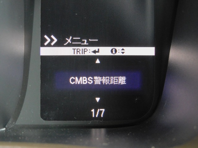 CMBS（追突軽減ブレーキ）・ミリ波レーダーと単眼カメラで前走車や歩行者」を検知。衝突する恐れがある場合音とディスプレーで警告をしさらに接近すると軽いブレーキ、強いブレーキと段階的に衝突回避を支援