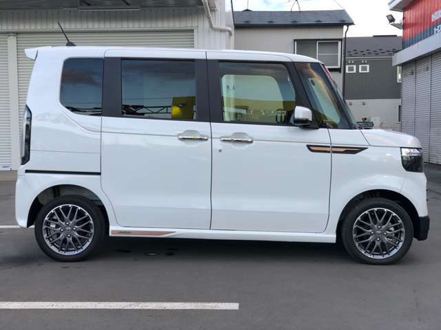 両側スライドドアで乗り降りも楽ちんです！！