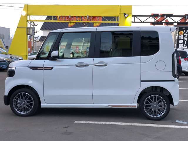 両側電動スライドドアです！！