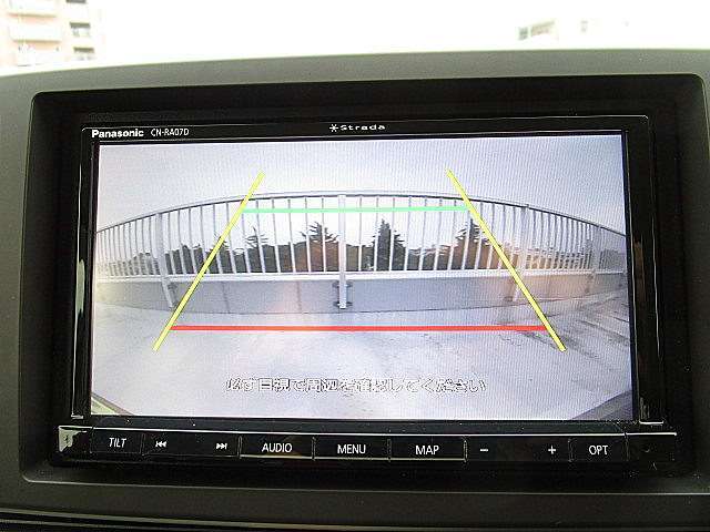 バックカメラ搭載！車庫入れが苦手な方も安心ですね。下がり過ぎてぶつけないように注意ですね。