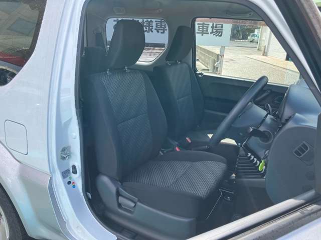 自社整備工場併設！　納車整備からアフターフォローまでお任せください。 車検や定期点検、オイル交換はもちろん、ナビやドラレコ、バックカメラ、ETC等の取り付けも当店にお任せください。