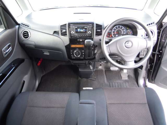 コックピットも操作性、視認性も良好です。