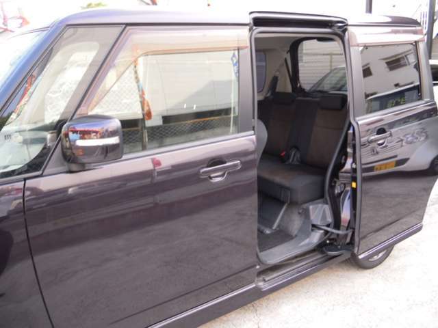 左側電動パワースライドドアオープン時