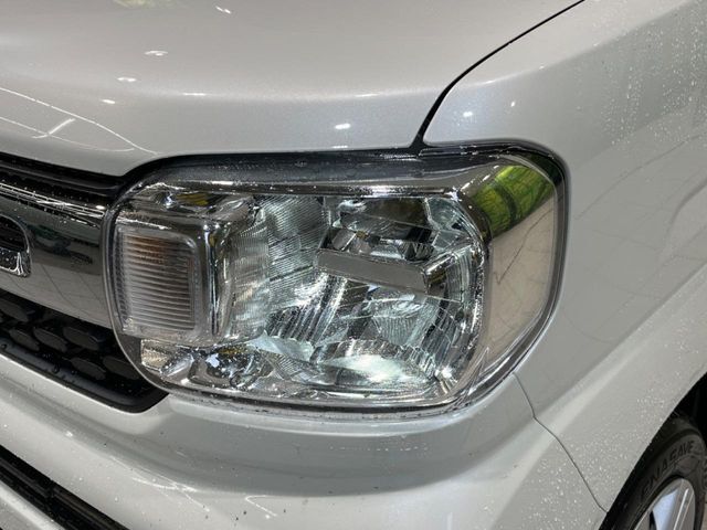 【LEDヘッドライト】悪天候や夜間走行時も良好な視界を確保し安心して運転できる高輝度LEDヘッドライトを装備！点灯速度が早く、消費電力も抑えられています。
