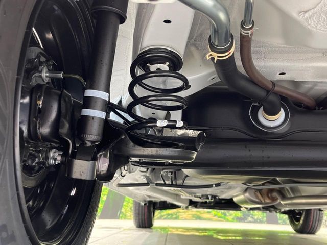 お車を安心してお乗りいただく為には、足回りの定期点検が欠かせません。サービスサポート（有償保証）では無料点検もご提供しており、安心のカーライフをお過ごしいただけるサポート体制が整っています。