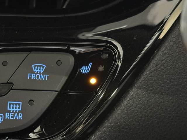【トランク】積み込みやすくて、たっぷり積める荷室です。乗車人数と荷物の量や大きさによってシートアレンジをすることでより快適なドライブが可能です！