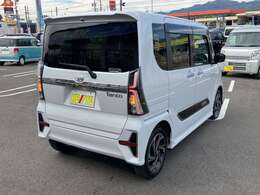 ケーユーでは充実した保証を提供するため、一般的な中古車販売店と一線を画し、整備費用を別建てで考え保証内容の充実を目指しています。納車前整備を実施頂いた車両には消耗品を含む保証が付いてきます。