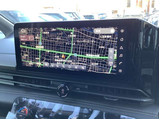 [大画面ナビ]遠くへのお出かけする際の心強い味方です！自車位置の確認はもちろん、Bluetooth接続や機能も充実。大きな画面で各操作もしやすく安心です。