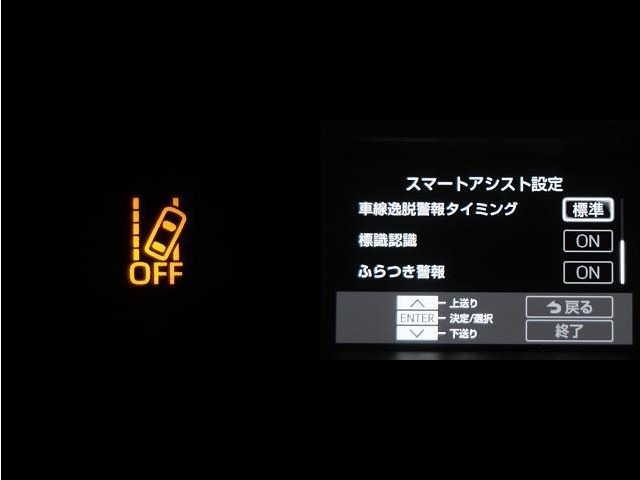 車線逸脱も警告してくれます。