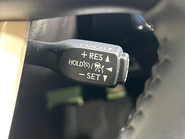 【レーダークルーズコントロール】高速道路での長距離走行が楽に！！自動で速度を保つクルーズコントロールが、衝突軽減システムと連携し、前方の車両を感知して車間を保つように速度調節してくれます！！
