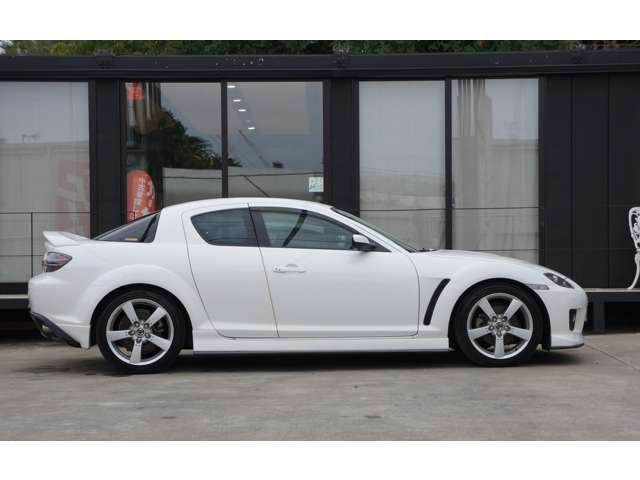 当店ホームページhttps://thephoenix.co.jpをご覧ください。