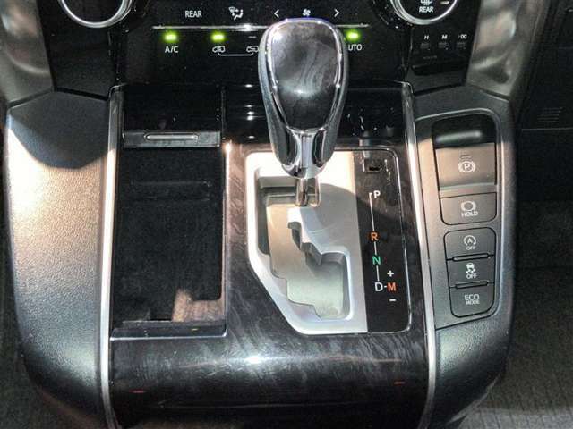 シフト操作もしやすく快適な運転を楽しんでいただけます♪