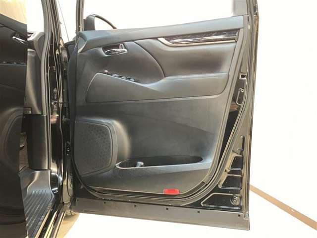 運転席前面ドア部分です♪