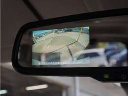 ◆バックモニター内蔵ルームミラー◆リバースにするだけで映ります、後方の安全確認や、狭い駐車場での車庫入れ、雨の日や夜間など視界の悪い時に便利です！安全にバックする為には欠かせない装備です。