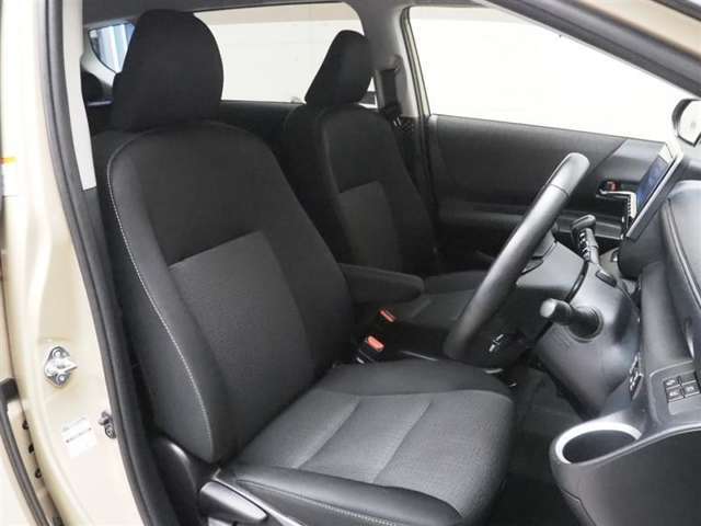 見通しのよいすっきりとした視界で、誰でも運転しやすいです。運転のしやすさは疲れにくさにも繋がりますよ♪