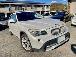 タマ数少ないミネラルホワイト（パールホワイト）でサンルーフ付き、革シートのE84