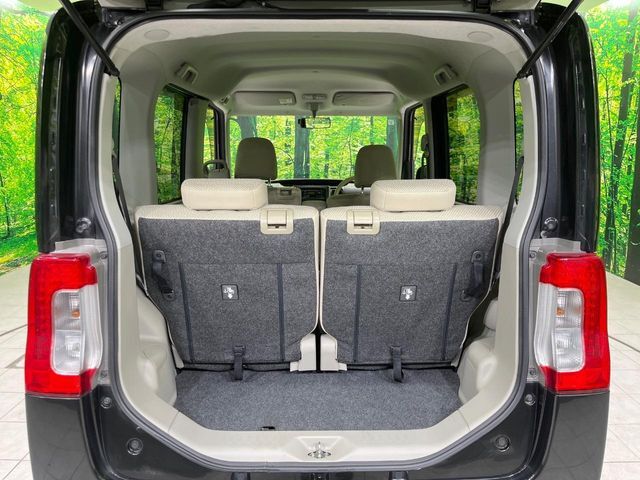 普段のお買い物や通勤、送迎等に十分な荷室スペースを確保しております。セカンドシートを倒すと、大きな荷物の積載も可能です♪