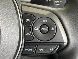 【レーダークルーズコントロール】高速道路での長距離走行が楽に！！自動で速度を保つクルーズコントロールが、衝突軽減システムと連携し、前方の車両を感知して車間を保つように速度調節してくれます！！