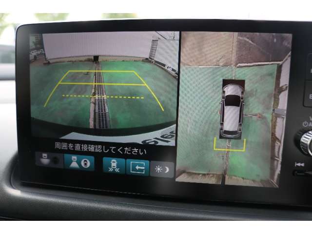 バックカメラを搭載しておりガイドラインも表示されますので車庫入れも安心ですね♪