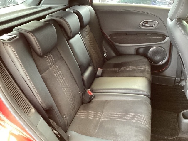 シート表皮は専用のクリーナーできれいにクリーニングしていて清潔です。