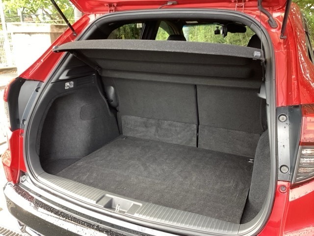 大口なテールゲートです。幅広、低い床面で大きな荷物の出し入れが簡単になります。