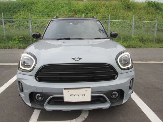 360度納車前点検整備エンジン、トランスミッション、サスペンションはもちろんのこと、マフラーやエアコンなどの電気系統やコンピュータ・システムなどを詳細に点検します。