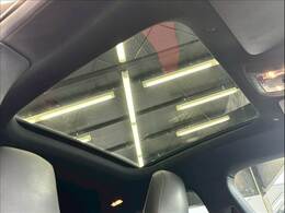 大人気オプションのサンルーフ装備！ドライブが楽しくなりますね♪