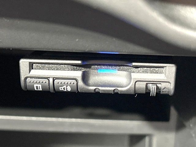【ETC】高速道路の料金所をストレスなく通過！話題のスポットやサービスエリアに多い「スマートIC」利用時は必須のアイテムです。当店でセットアップを実施、ご納車当日からすぐにご利用いただけます！