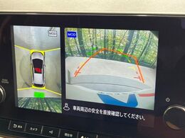 【アラウンドビューモニター】専用のカメラにより、上から見下ろしたような視点で360度クルマの周囲を確認することができます☆死角部分も確認しやすく、狭い場所での切り返しや駐車もスムーズに行えます。