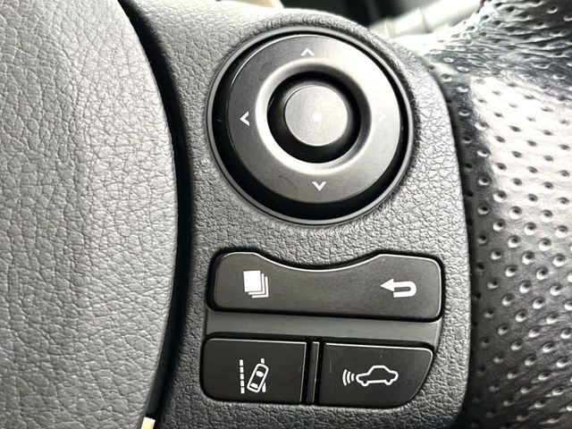 【レーダークルーズコントロール】高速道路での長距離走行が楽に！！自動で速度を保つクルーズコントロールが、衝突軽減システムと連携し、前方の車両を感知して車間を保つように速度調節してくれます！！