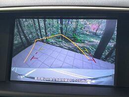 【バックカメラ】駐車時に後方がリアルタイム映像で確認できます。大型商業施設や立体駐車場での駐車時や、夜間のバック時に大活躍！運転スキルに関わらず、今や必須となった装備のひとつです！