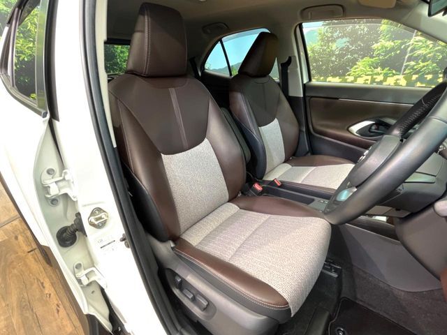 運転席シート廻りは使用感も少なく、良好な状態となっています。丁寧に使われていたことがよくわかりますね。