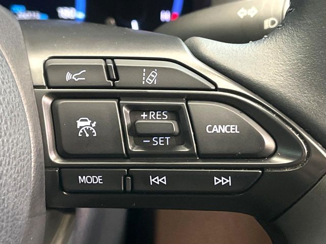 【レーダークルーズコントロール】高速道路での長距離走行が楽に！！自動で速度を保つクルーズコントロールが、衝突軽減システムと連携し、前方の車両を感知して車間を保つように速度調節してくれます！！