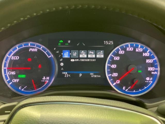 WECARSの展示場では実際に見て、触ってお車をお選びいただけます！知識の豊富な営業スタッフが様々なカーライフをご提案いたします！