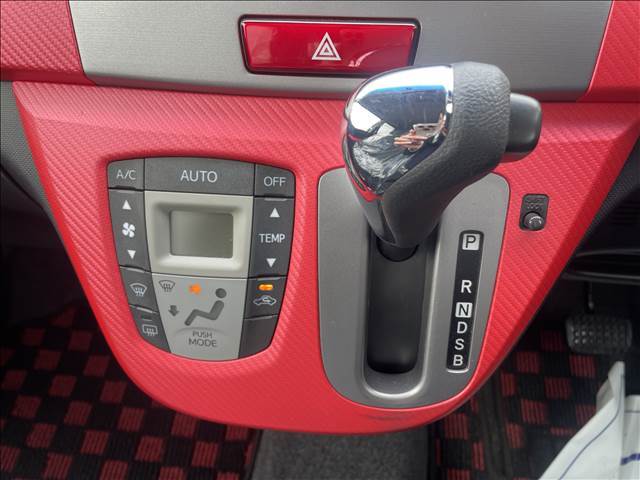 ☆内外装クリーニング☆車の隅々まで徹底的にクリーニングを行っておりますので内外装ともに綺麗な状態でご納車いたします！