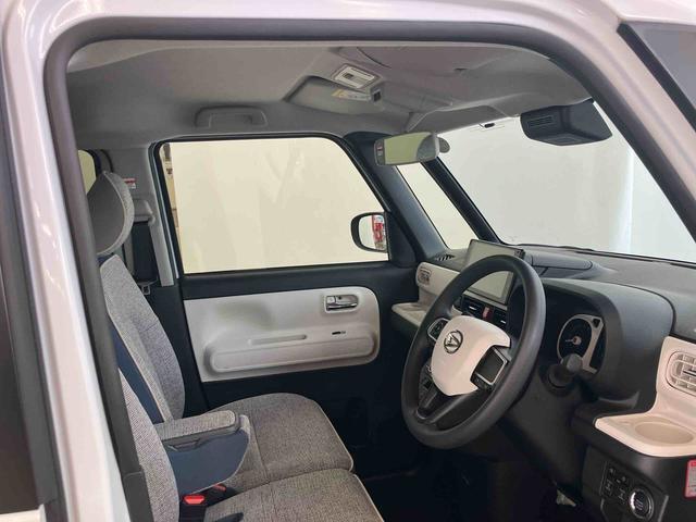 たとえばダイハツのお店にある、たくさんのスマアシ搭載車は、正常に作動する事をしっかり確認します。