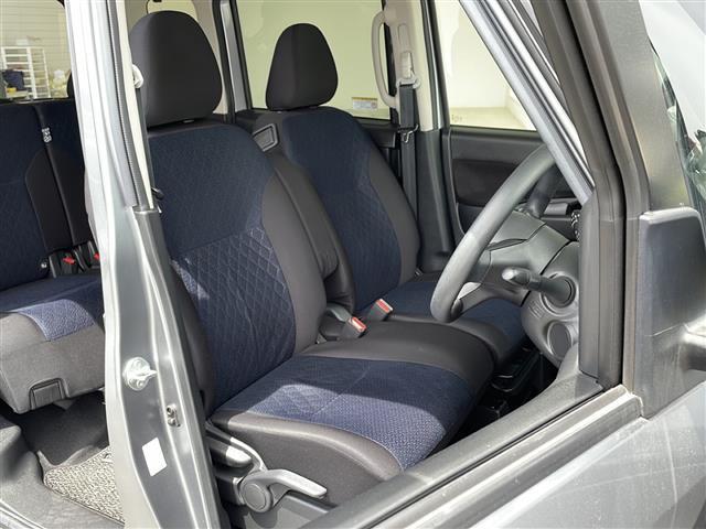 【運転席】座り心地が良いシートなので長時間の運転でも快適にお過ごしいただけます。新品のフロアマットのご注文も可能です。掲載箇所以外にご希望の写真がございましたらお気軽にお問い合わせ下さい。