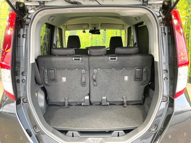 普段のお買い物や通勤、送迎等に十分な荷室スペースを確保しております。セカンドシートを倒すと、大きな荷物の積載も可能です♪